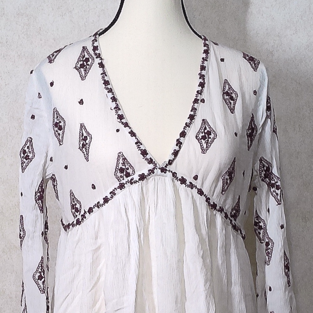 NWOT Free People Embroidery Bohemian V-Neck,Bell Sleeve,Brown & White Top Sz S - Picture 3 of 9